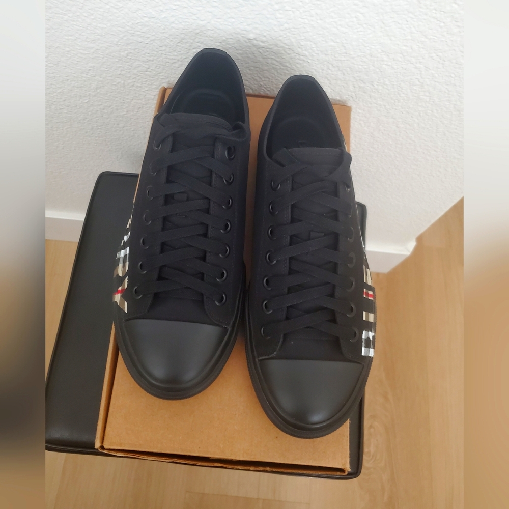 BURBERRY Black Canvas Larkhall Sneakers Size 43.5. - Picture 4 of 13
